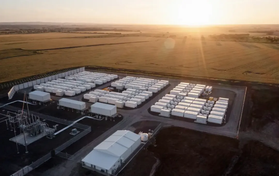 特斯拉十周年：上海储能超等工厂开工，规划年产1万台商用储能电池